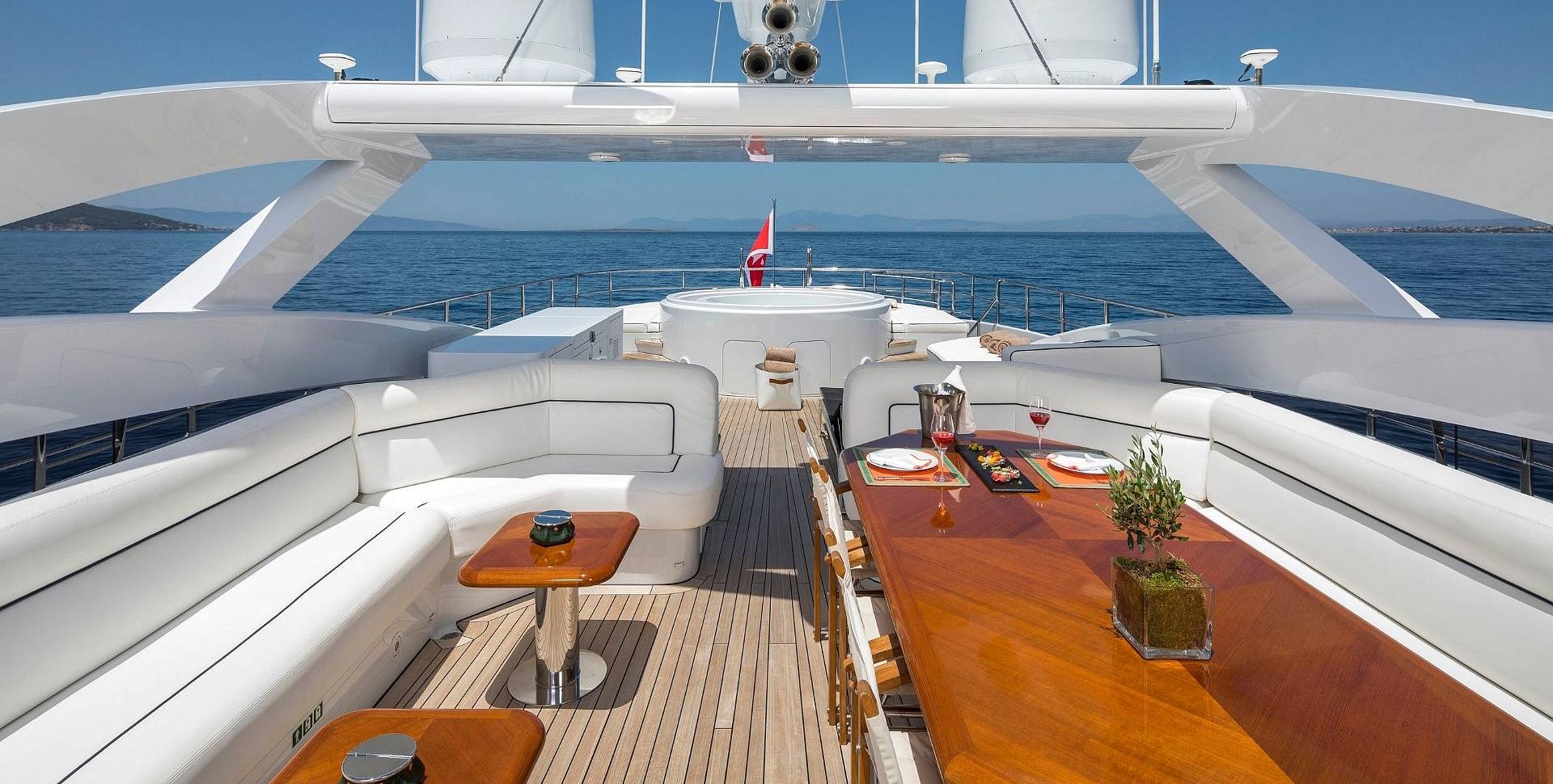 L'EQUINOX yacht